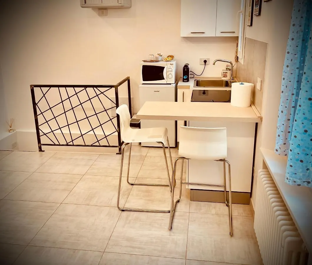 Whitehouse Apartment Bologna 0*,  Italy