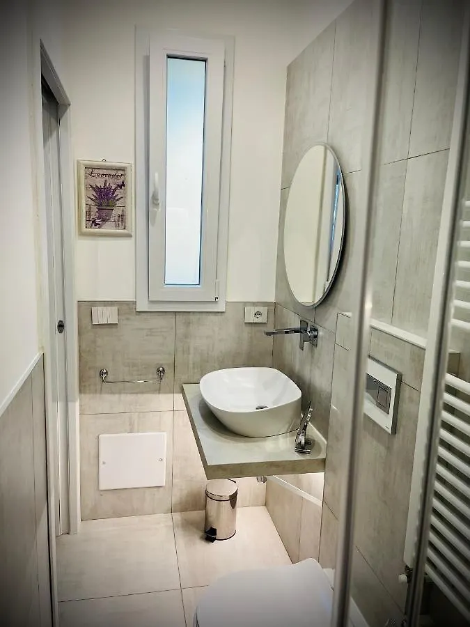 Whitehouse Apartment Bologna Italy