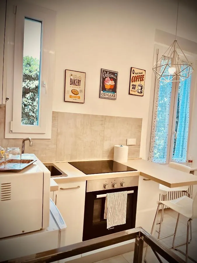 Whitehouse Apartment Bologna Italy